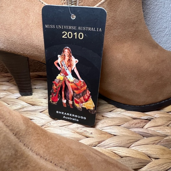 UGG Rare NEW boots 🤎💛🤎 - Picture 3 of 6